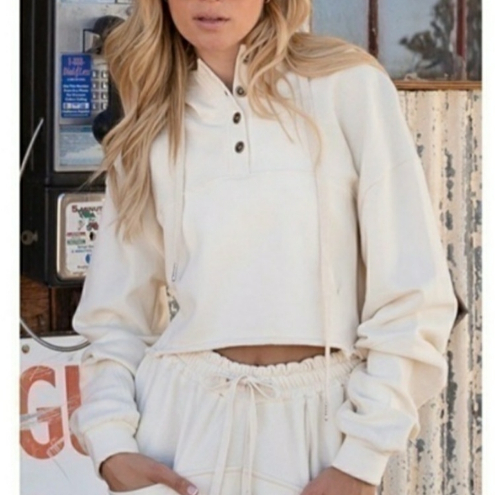 Cream Cropped Sweatshirt Sz M, NWT - Picture 2 of 2